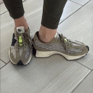 New Balance 327 size 7 Stylish Olive Green Sneakers